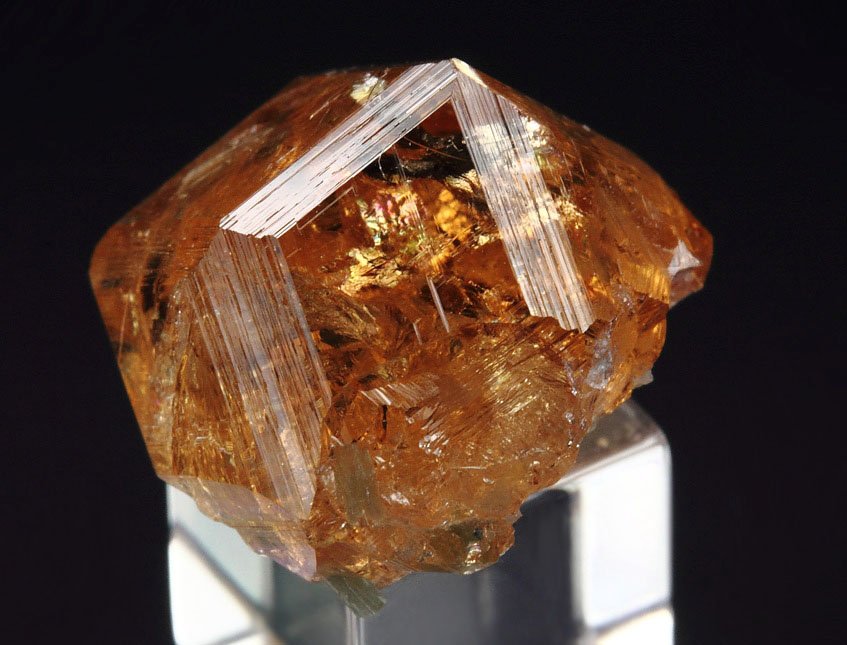 gem GARNET var. GROSSULAR