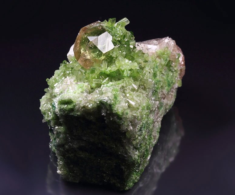 gem GARNET var. GROSSULAR, DIOPSIDE