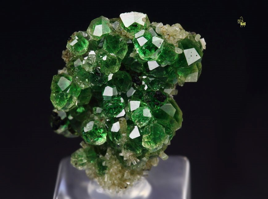 gem GARNET var. GROSSULAR var. CHROMIAN, DIOPSIDE, CHROMITE