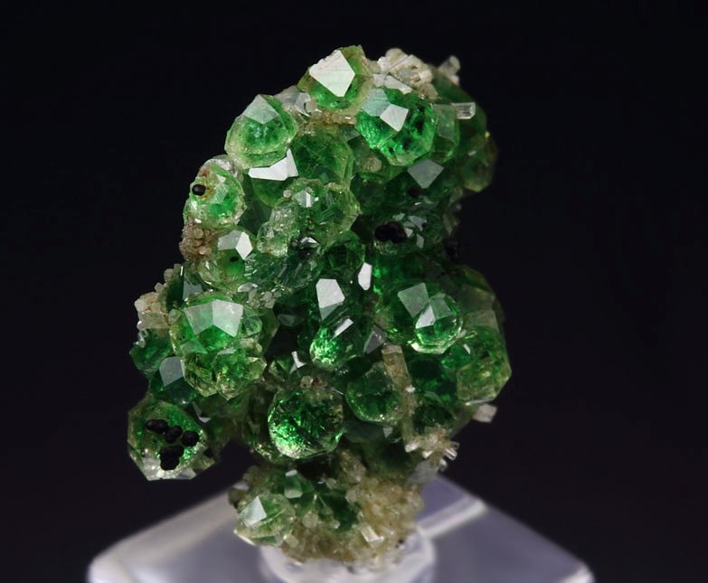 gem GARNET var. GROSSULAR var. CHROMIAN, DIOPSIDE, CHROMITE