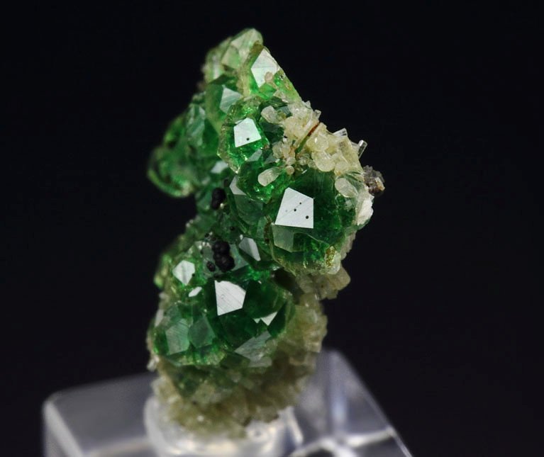 gem GARNET var. GROSSULAR var. CHROMIAN, DIOPSIDE, CHROMITE