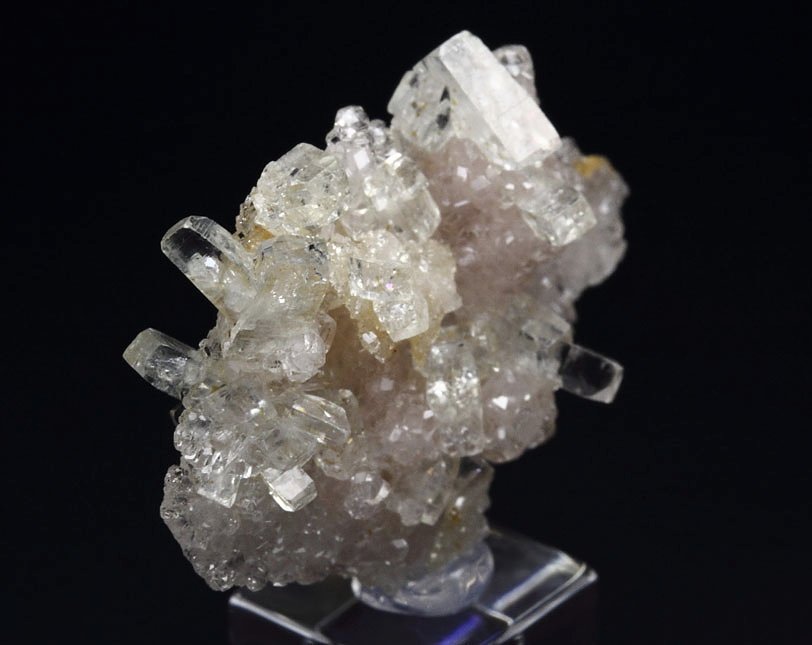 gem GARNET var. GROSSULAR, APOPHYLLITE