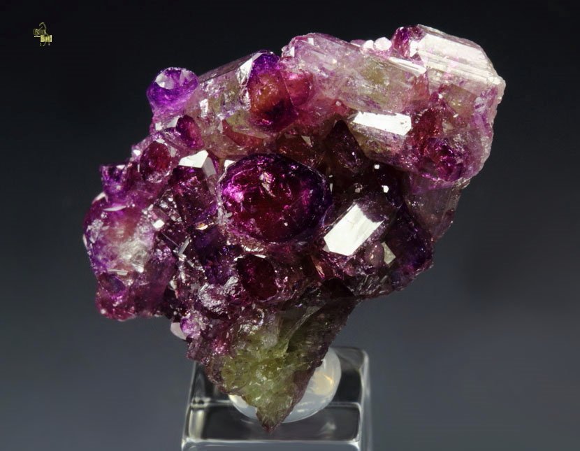 gem VESUVIANITE var. MANGANOAN