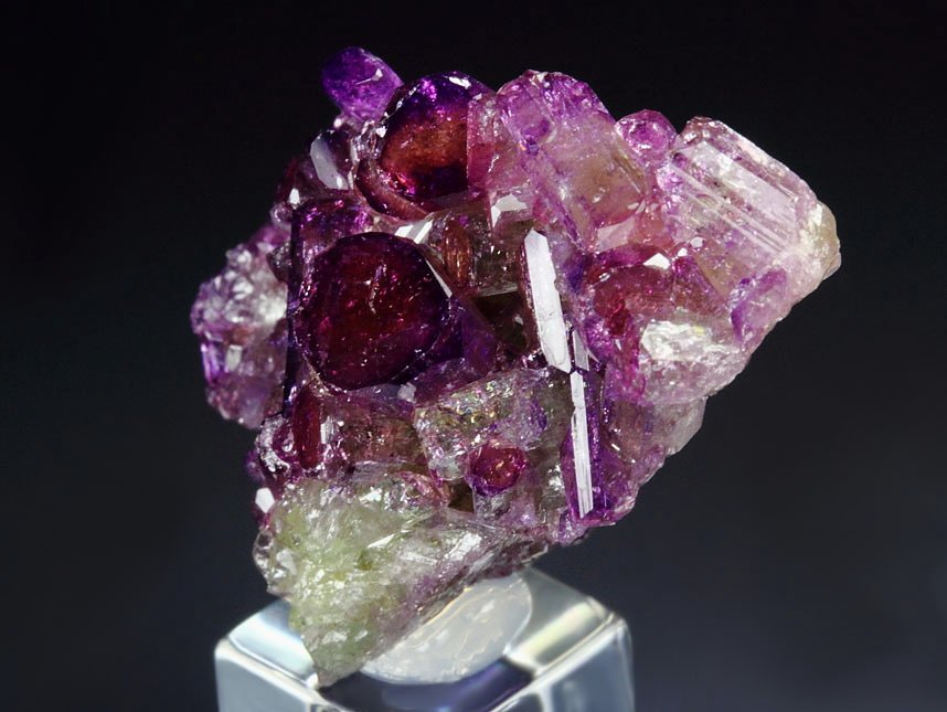 gem VESUVIANITE var. MANGANOAN