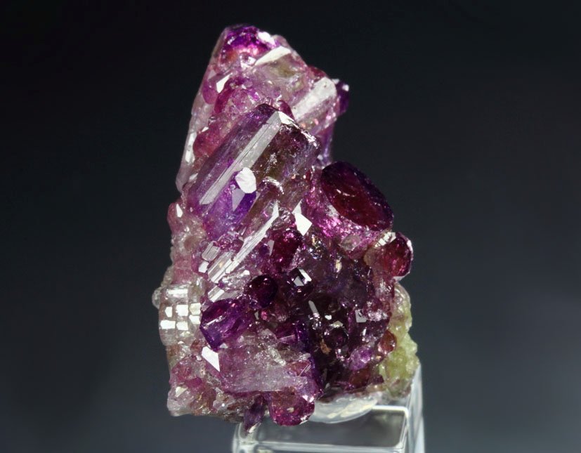 gem VESUVIANITE var. MANGANOAN