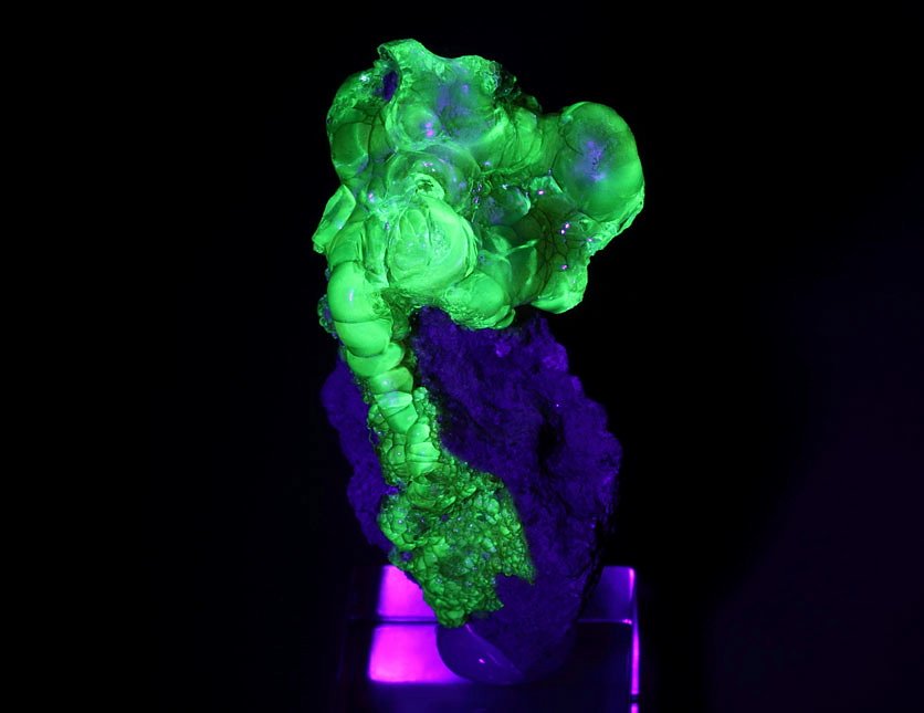 fluorescent OPAL var. HYALITE