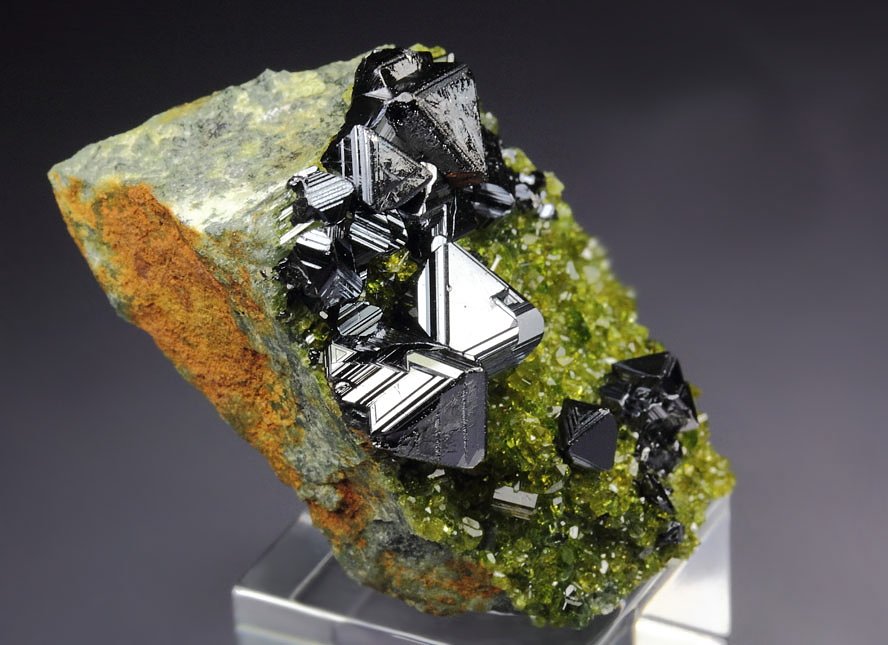 MAGNETITE, gem EPIDOTE, DIOPSIDE