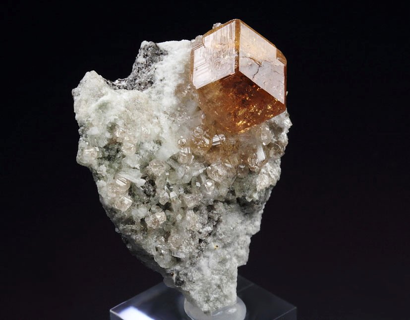 gem GARNET var. GROSSULAR