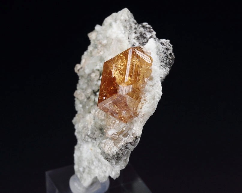 gem GARNET var. GROSSULAR