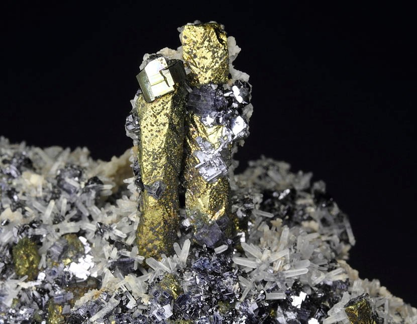 CHALCOPYRITE, skeletal GALENA, PYRITE, SPHALERITE, QUARTZ