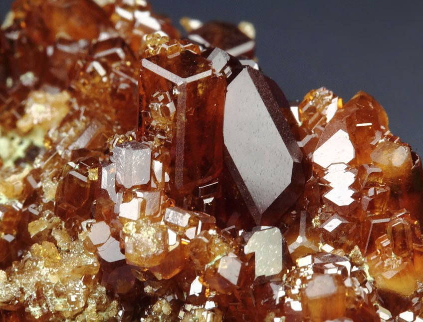 gem GARNET var. HESSONITE, CLINOCHLORE