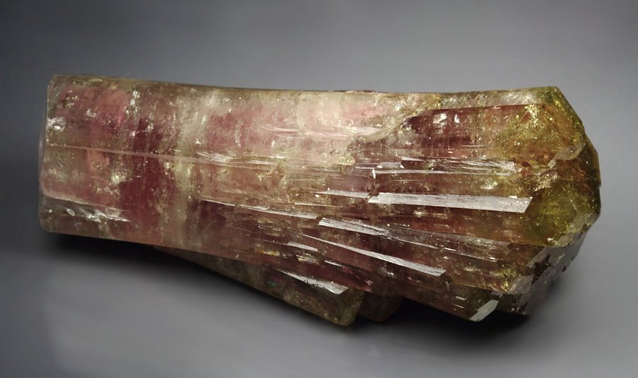 gem TOURMALINE var. ELBAITE bi-terminated, MUSCOVITE