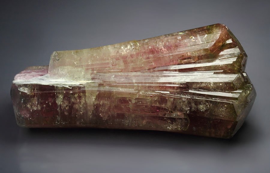 gem TOURMALINE var. ELBAITE bi-terminated, MUSCOVITE