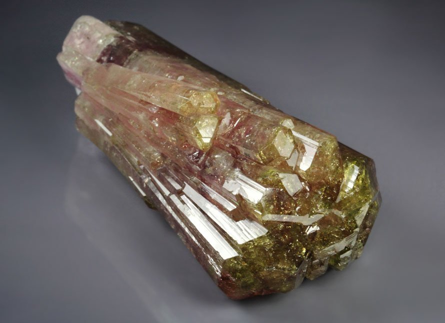 gem TOURMALINE var. ELBAITE bi-terminated, MUSCOVITE