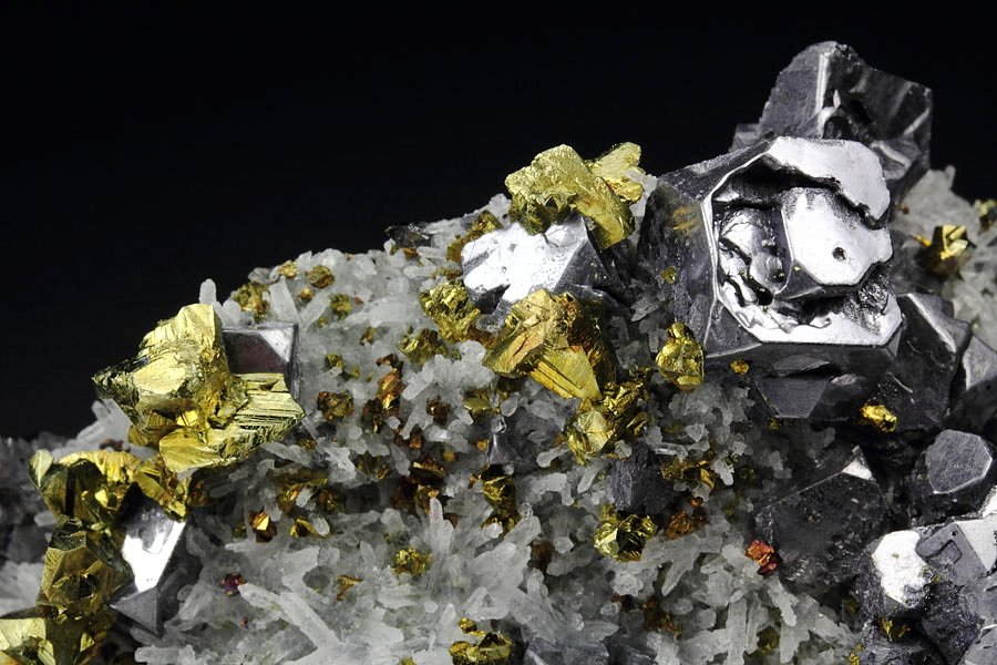 CHALCOPYRITE, skeletal GALENA, QUARTZ