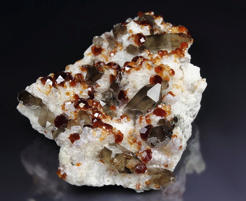 gem GARNET var. SPESSARTINE, QUARTZ var. SMOKY, MICROCLINE