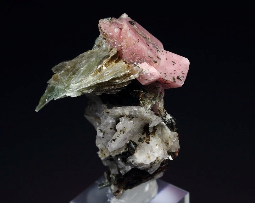 RHODOCHROSITE, POLYLITHIONITE, AEGIRINE, ALBITE