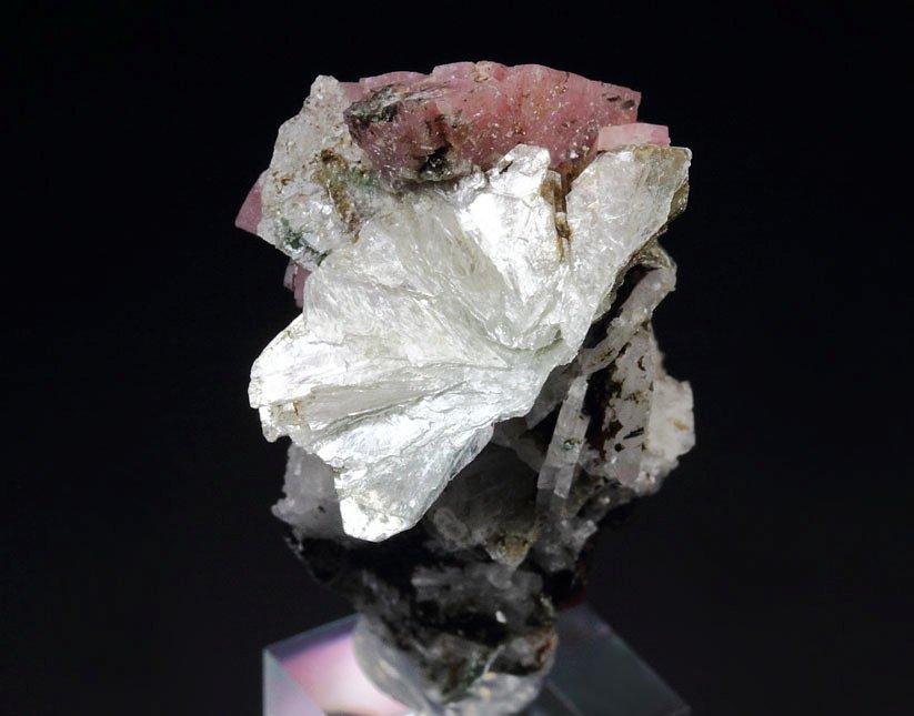 RHODOCHROSITE, POLYLITHIONITE, AEGIRINE, ALBITE