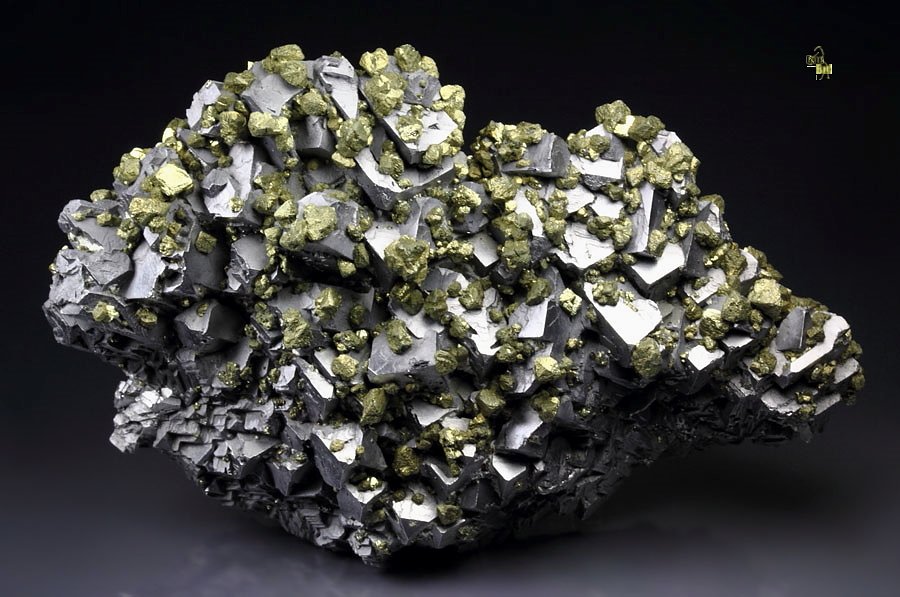 new find - GALENA SPINEL LAW TWIN, CHALCOPYRITE