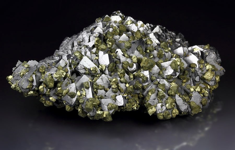 new find - GALENA SPINEL LAW TWIN, CHALCOPYRITE