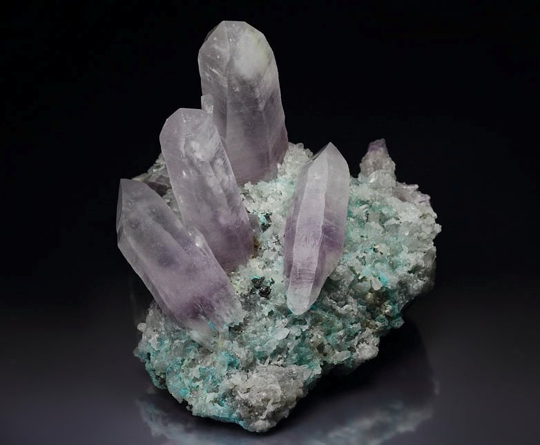 QUARTZ var. AMETHYST, CHALCANTHITE, CHALCOPYRITE