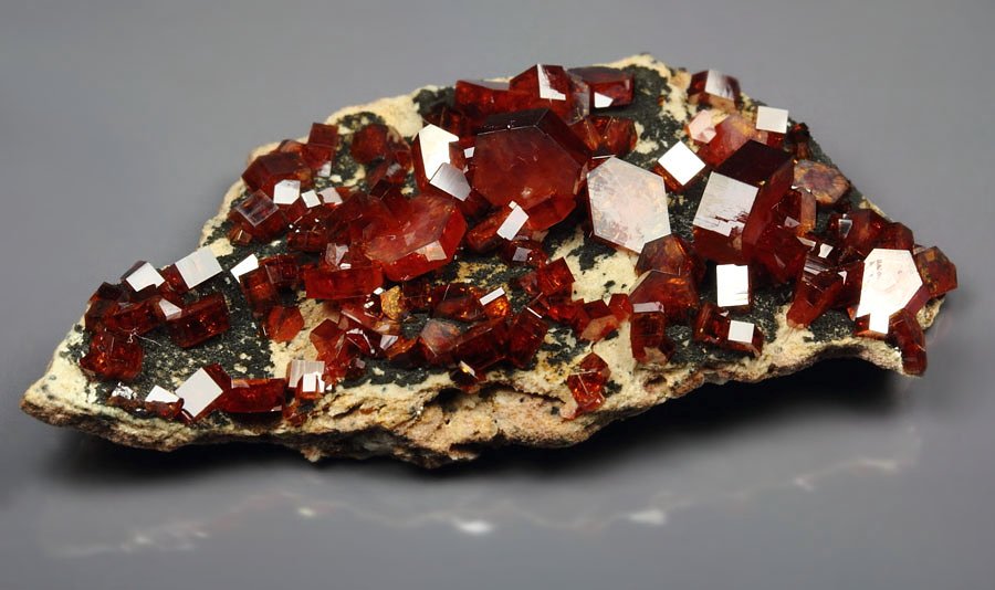 gemmy VANADINITE