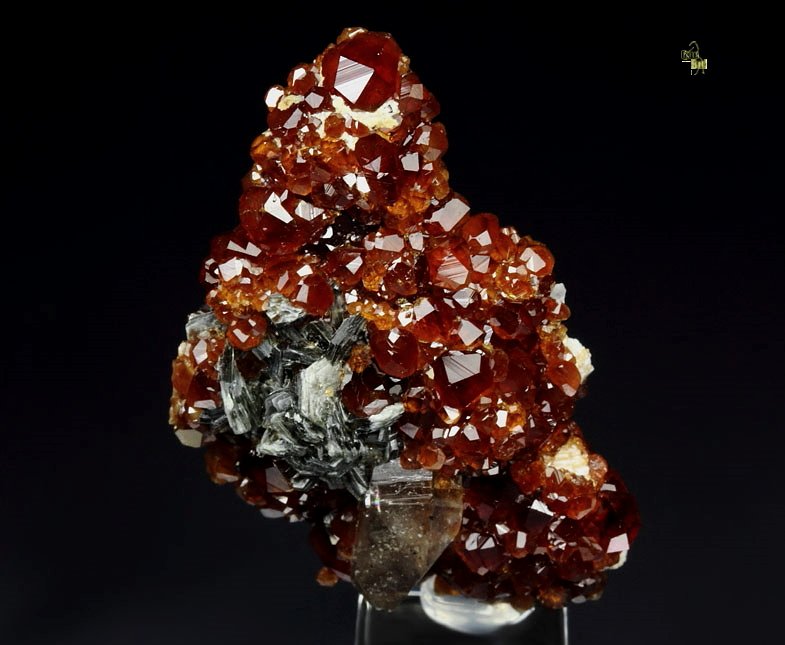 gem GARNET var. SPESSARTINE, QUARTZ, MUSCOVITE, FLUORITE