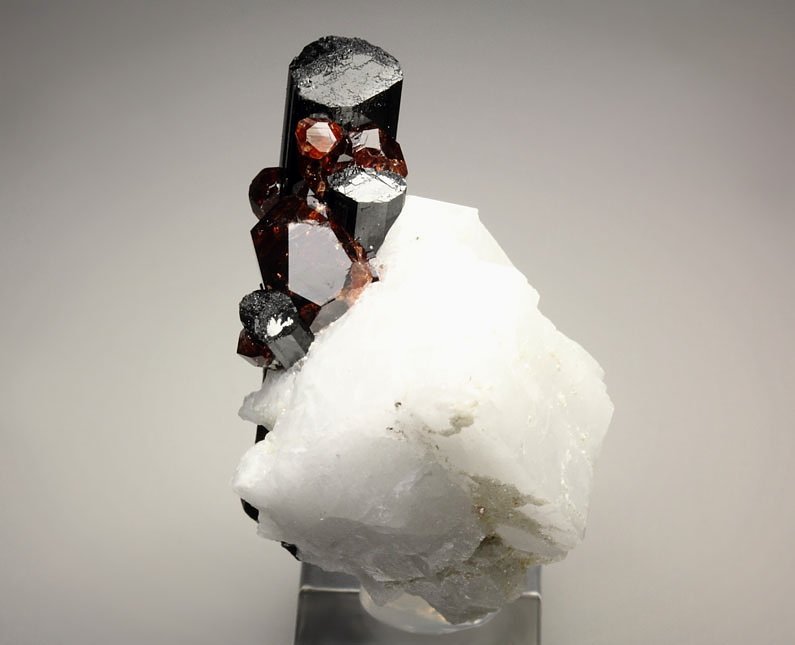 gem GARNET var. SPESSARTINE, TOURMALINE var. SCHORL, ALBITE