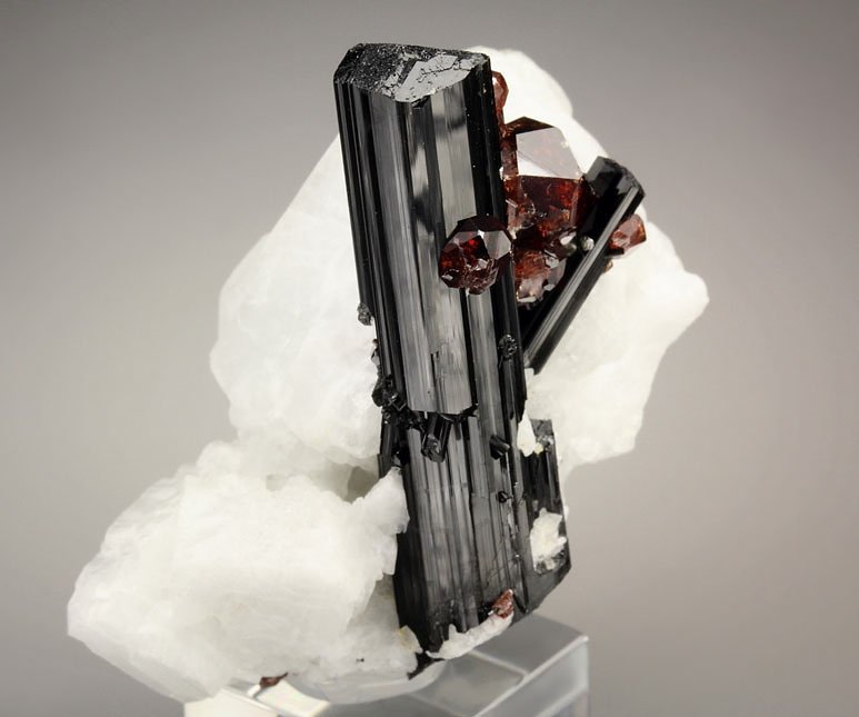 gem GARNET var. SPESSARTINE, TOURMALINE var. SCHORL, ALBITE