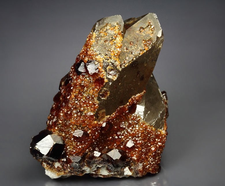 gem GARNET var. SPESSARTINE, QUARTZ var. SMOKY