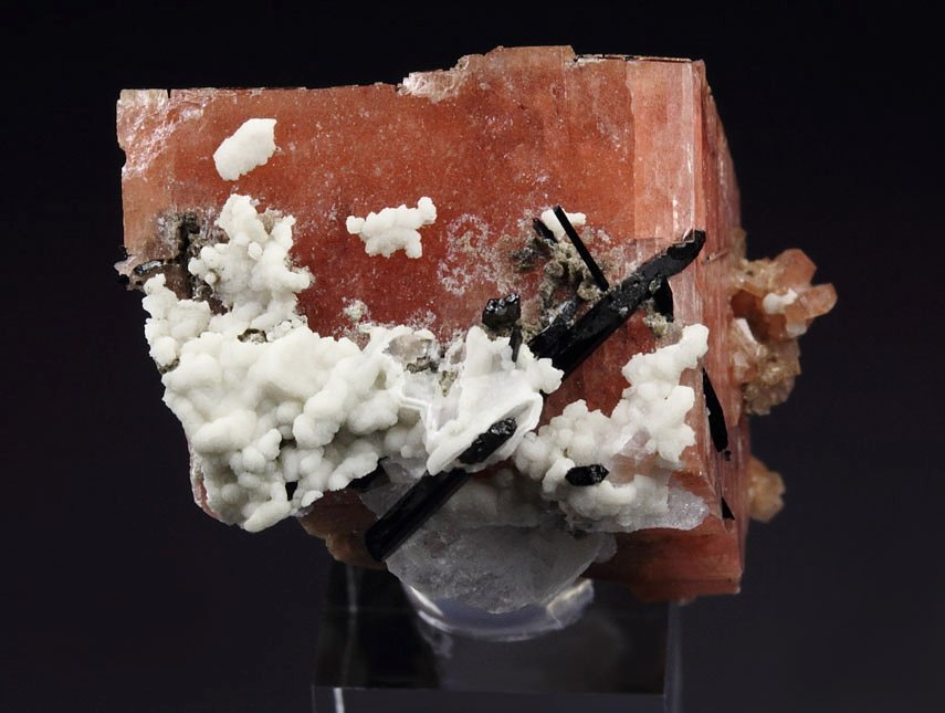 gemmy SERANDITE, CATAPLEIITE pseudomorph after SODALITE, AEGIRINE, ALBITE, MANGANONEPTUNITE