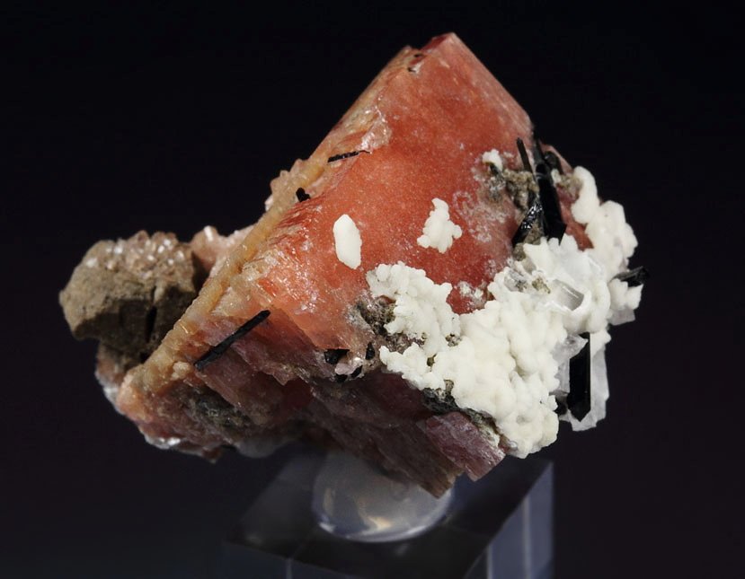 gemmy SERANDITE, CATAPLEIITE pseudomorph after SODALITE, AEGIRINE, ALBITE, MANGANONEPTUNITE