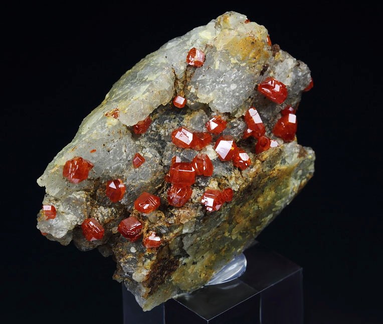 new find - WULFENITE