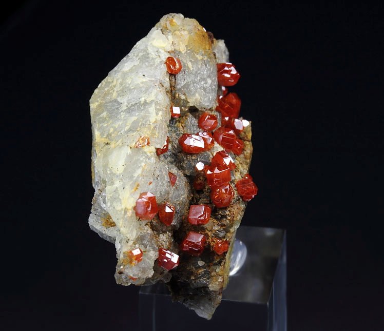 new find - WULFENITE