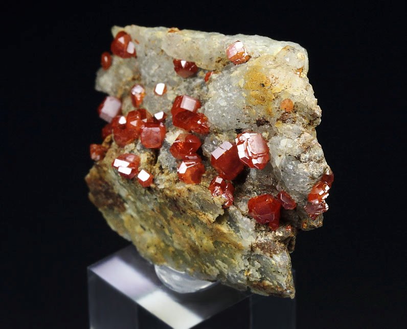 new find - WULFENITE