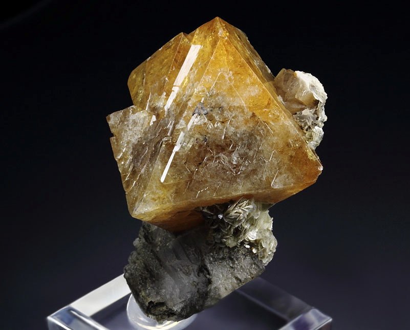 gem SCHEELITE, CALCITE, MUSCOVITE