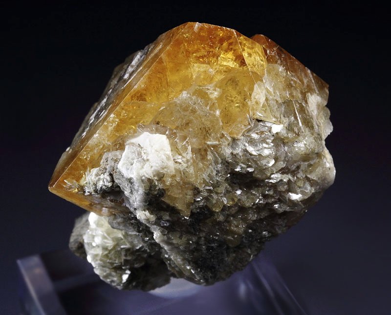 gem SCHEELITE, CALCITE, MUSCOVITE