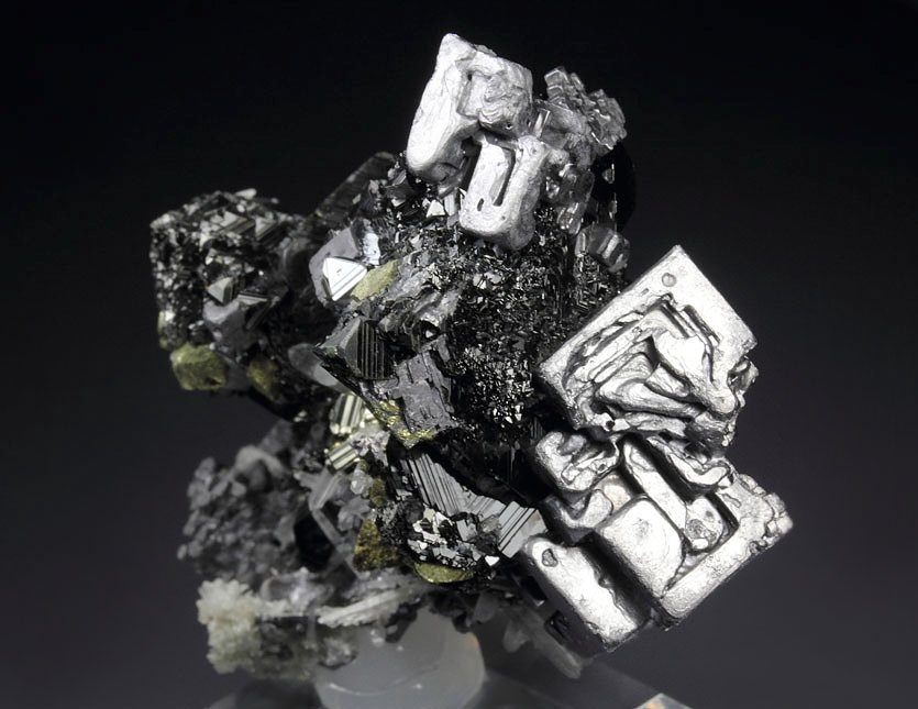 skeletal GALENA, SPHALERITE, CHALCOPYRITE, PYRITE, QUARTZ