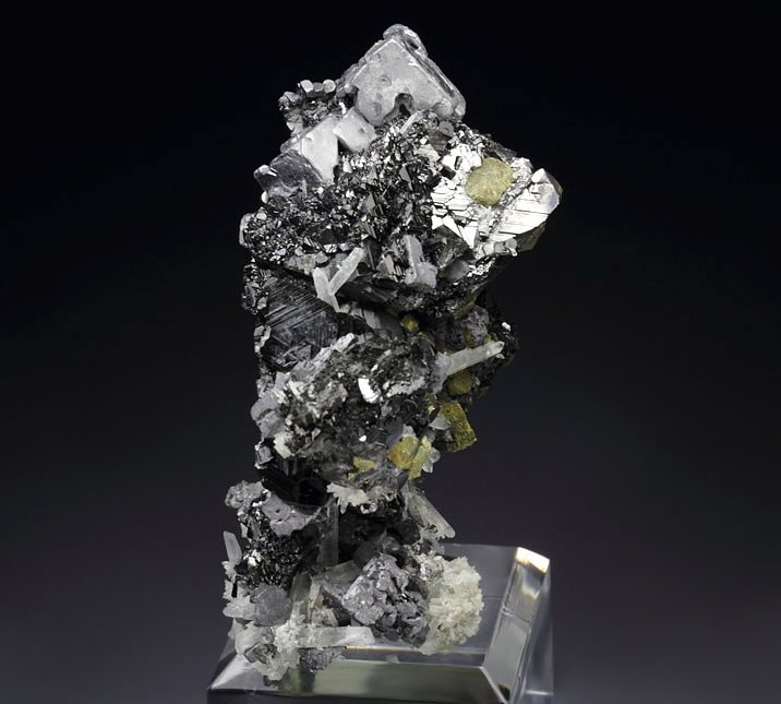 skeletal GALENA, SPHALERITE, CHALCOPYRITE, PYRITE, QUARTZ