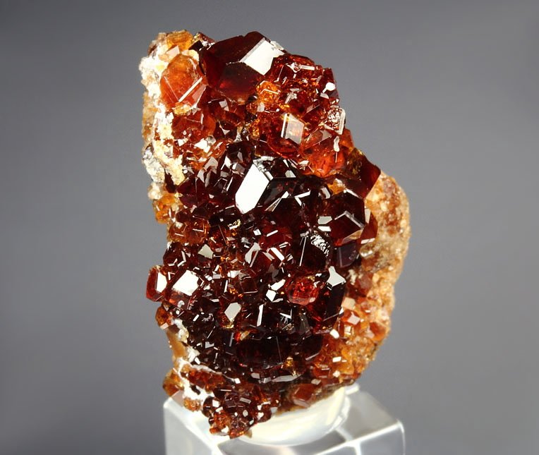 gem GARNET var. GROSSULAR