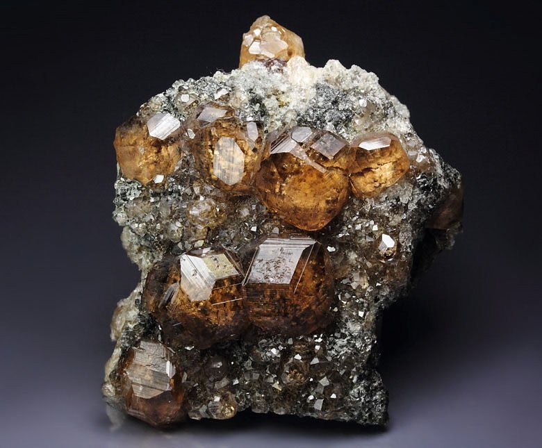 gem GARNET var. GROSSULAR