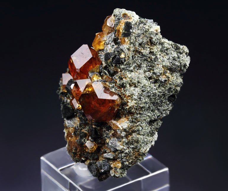 gem GARNET var. GROSSULAR