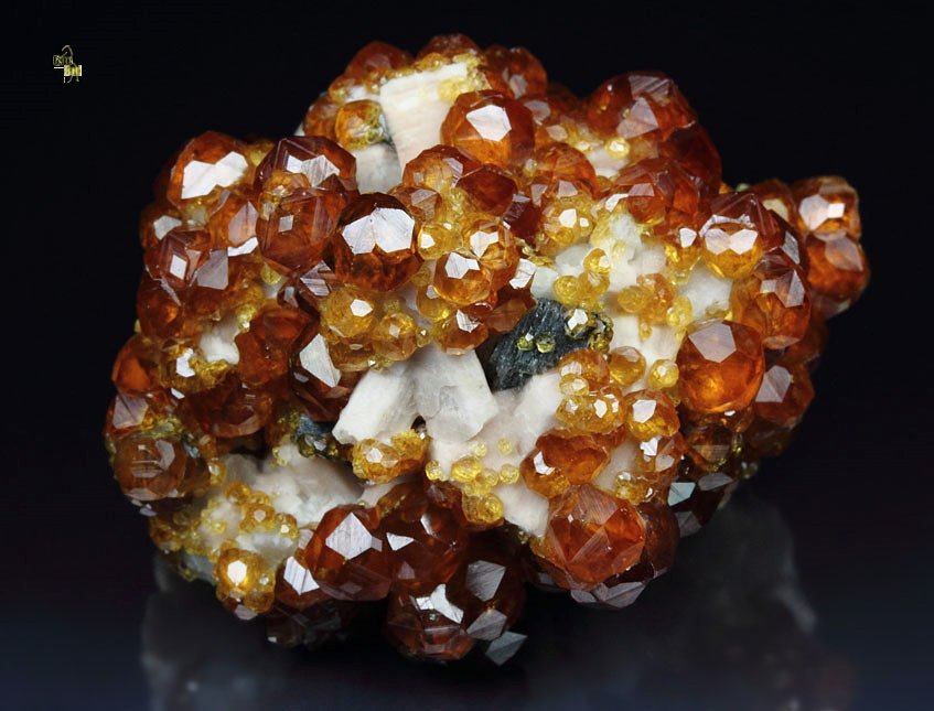 gem GARNET var. SPESSARTINE, MICROCLINE, MUSCOVITE