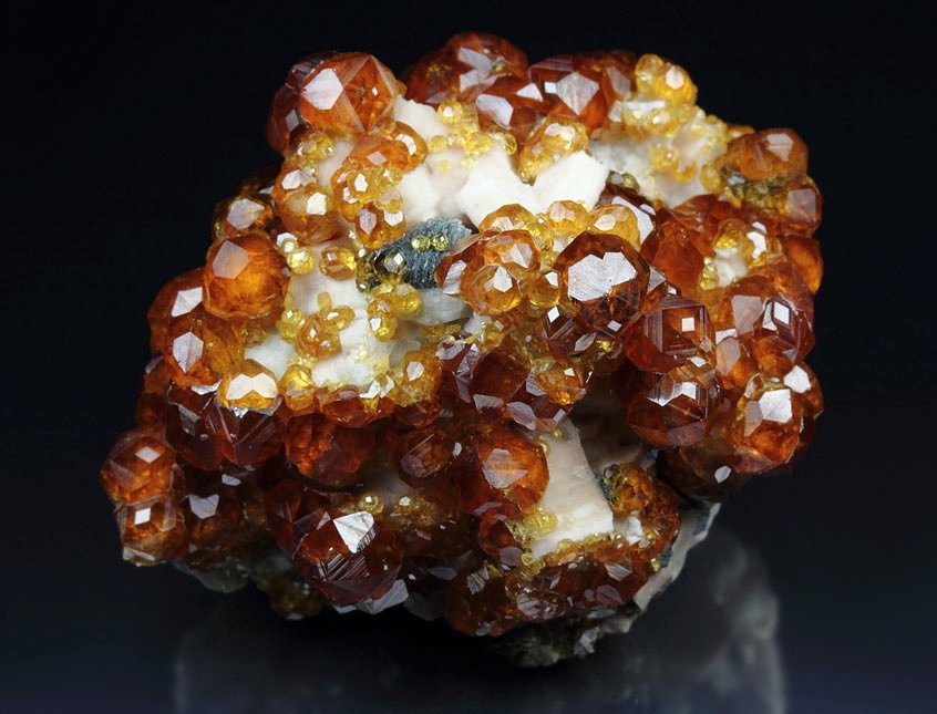 gem GARNET var. SPESSARTINE, MICROCLINE, MUSCOVITE