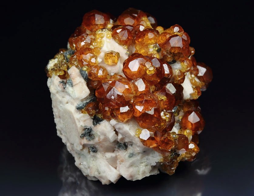 gem GARNET var. SPESSARTINE, MICROCLINE, MUSCOVITE