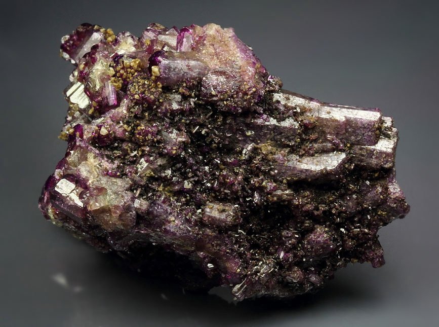 gem VESUVIANITE var. MANGANOAN