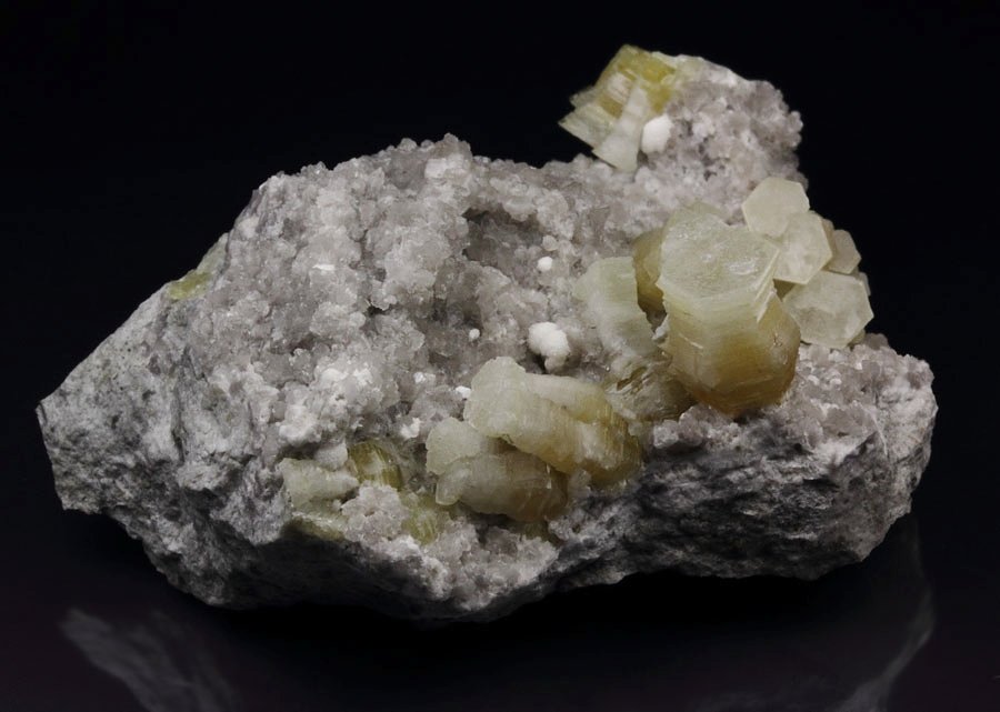 WELOGANITE, DRESSERITE, QUARTZ