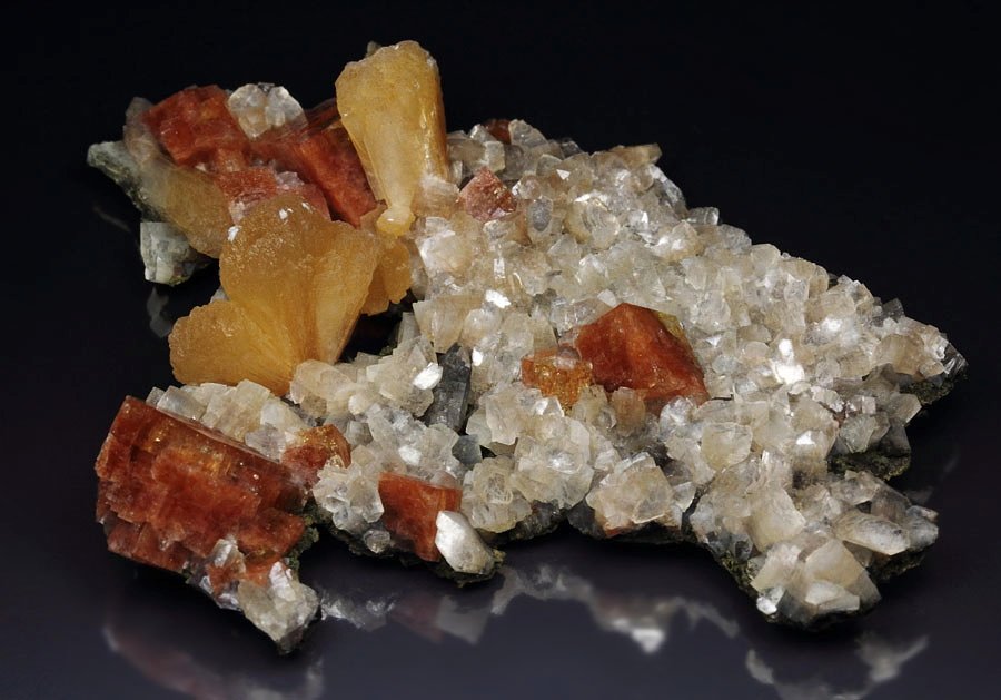 CHABAZITE, STILBITE, HEULANDITE