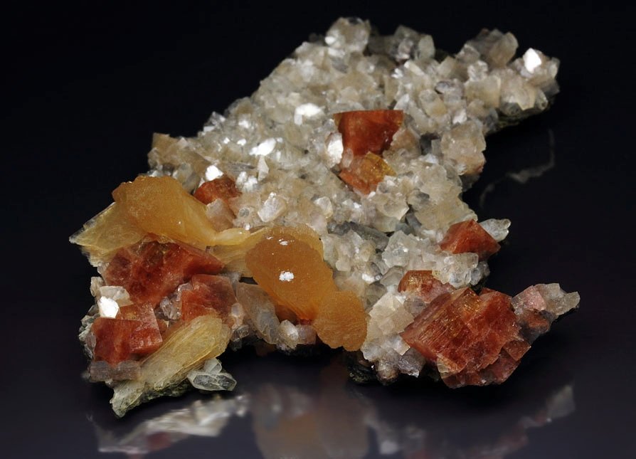 CHABAZITE, STILBITE, HEULANDITE