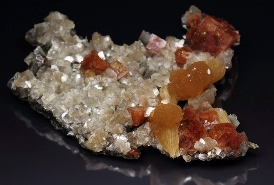 CHABAZITE, STILBITE, HEULANDITE